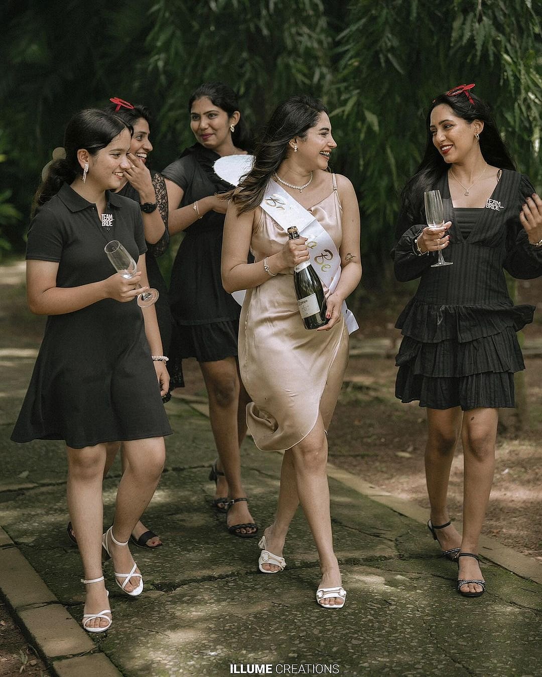 വിവാഹാഘോഷത്തിന് തുടക്കം: ബ്രൈഡൽ ഷവർ കളറാക്കി അമേയ